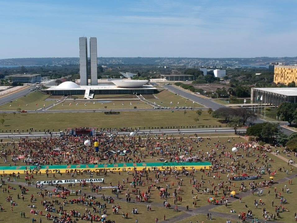 Em dia de atos contra Bolsonaro, governo divulga ações de combate à covid