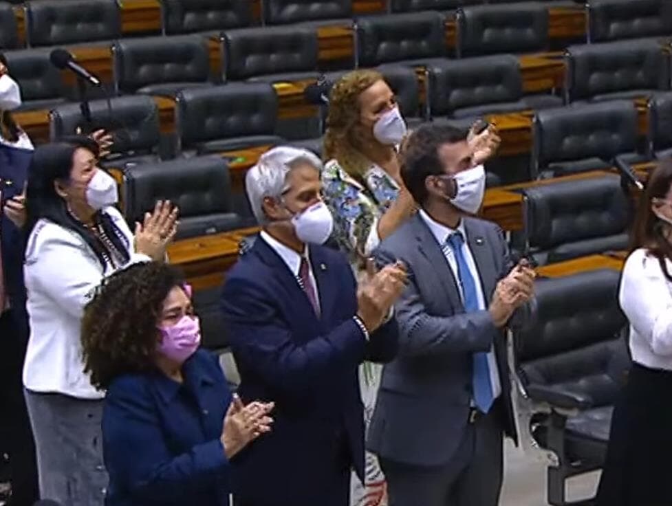 Deputados homenageiam Paulo Gustavo com um minuto de aplausos