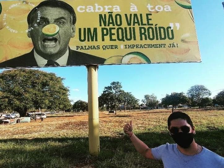 Ministro da Justiça pede investigação de outdoor com críticas a Bolsonaro