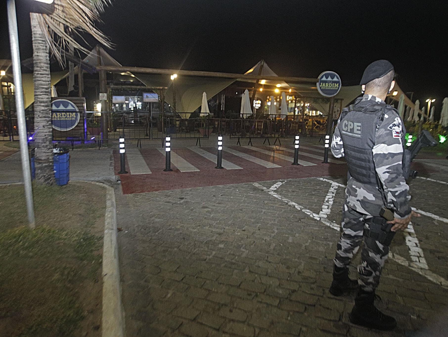 Bancada da bala pressiona Bolsonaro a livrar policiais de congelamento de salário