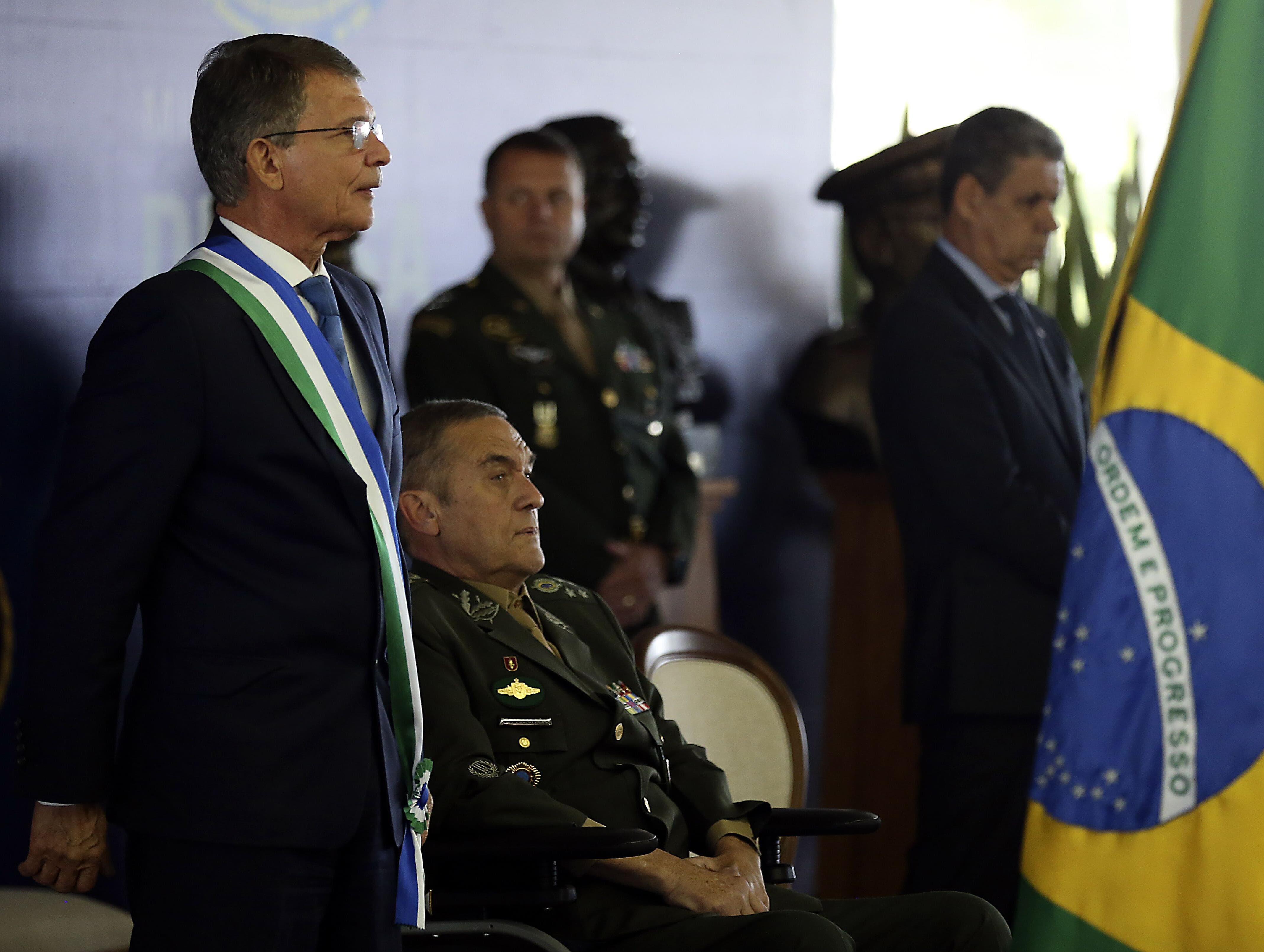 Bolsonaro multiplica por dez número de militares à frente das estatais