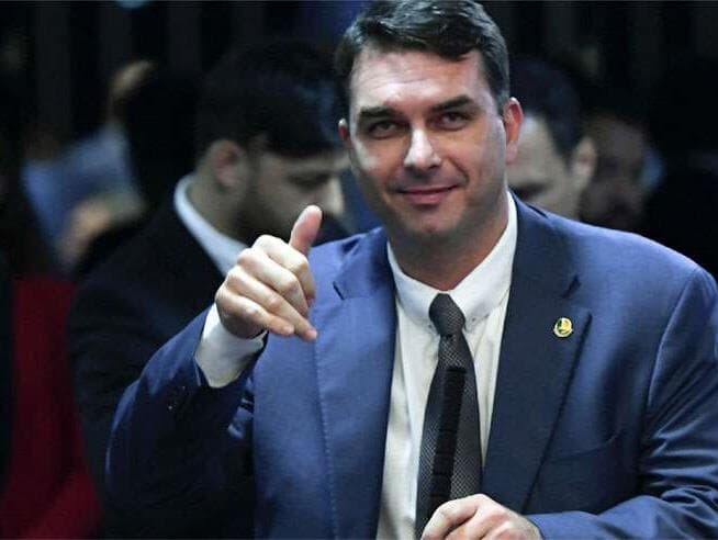 Flávio Bolsonaro deixa cargo na Mesa Diretora do Senado