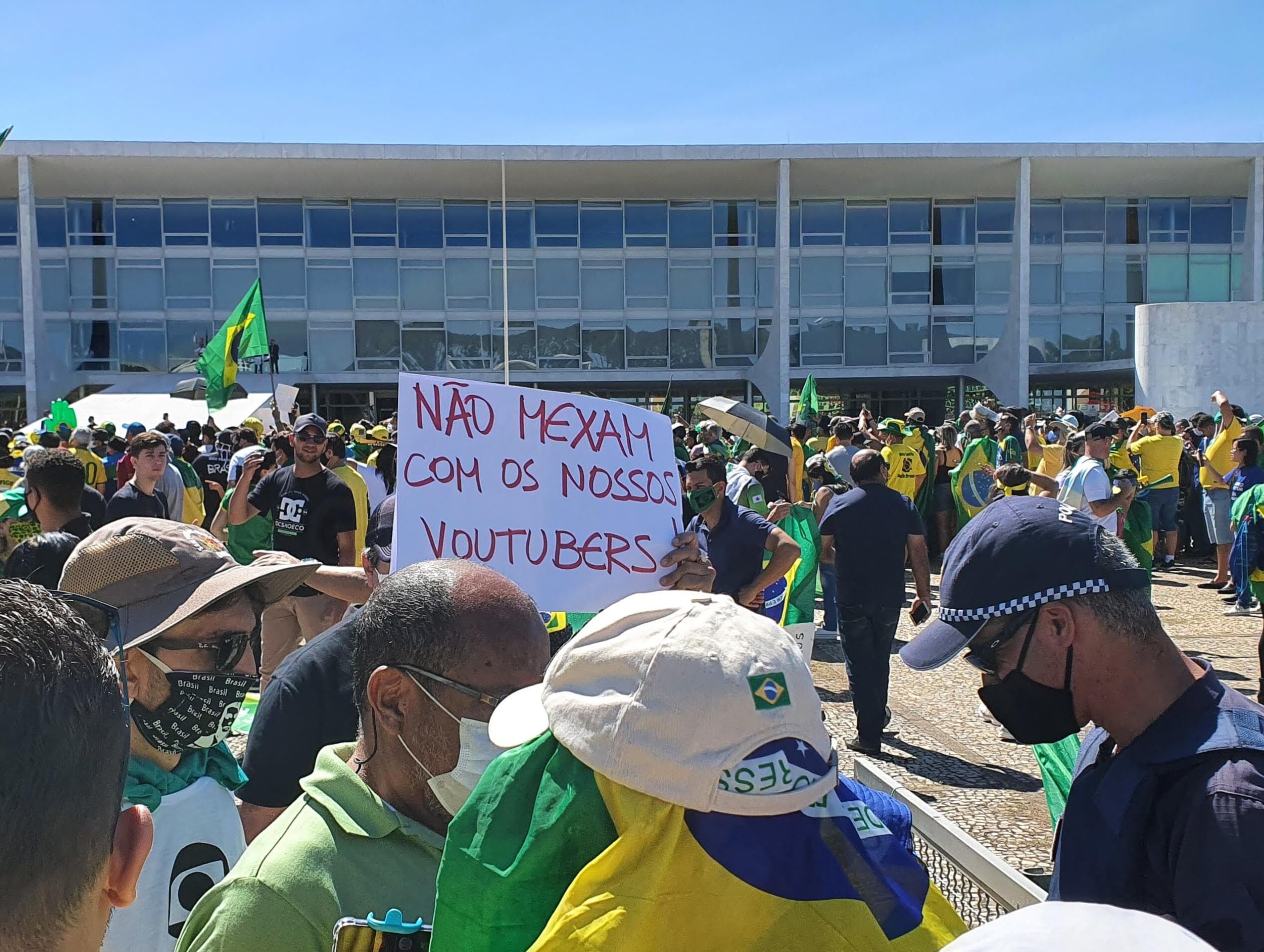 Yotubers bolsonaristas têm canal privilegiado no Planalto, diz jornal