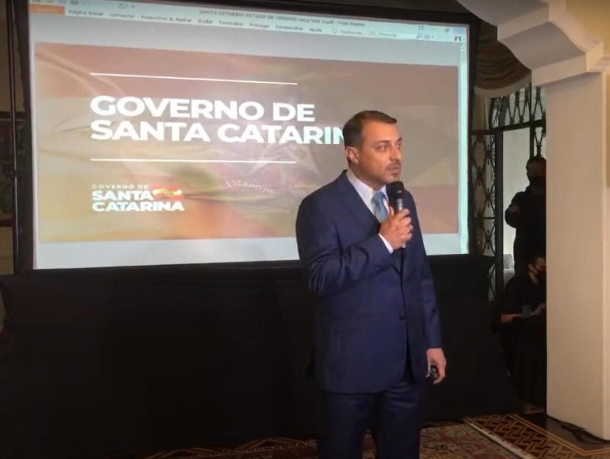 Carlos Moisés volta ao cargo e anuncia mudanças no governo de SC