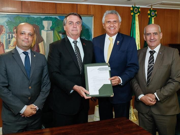 Bolsonaro sanciona lei que prorroga incentivos para o setor automotivo