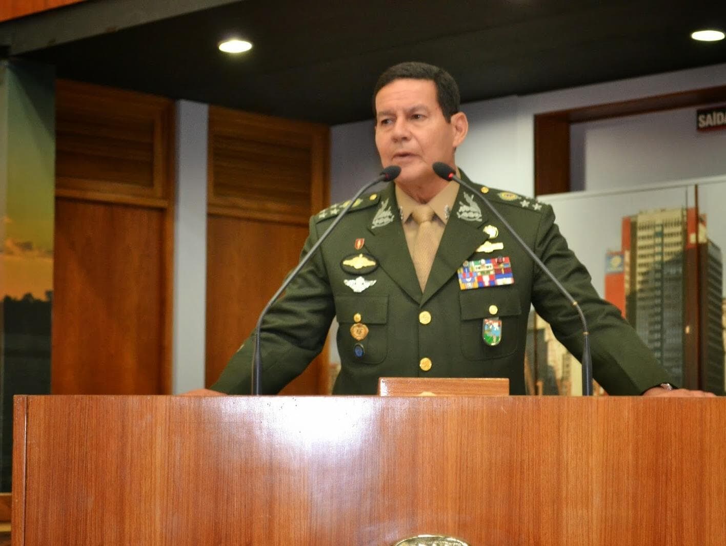 Mourão diz que o torturador Ustra "foi um militar de honra"