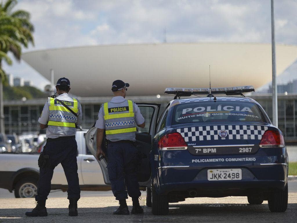 Aumento de até 25% para policiais do DF proposto por Bolsonaro vira lei