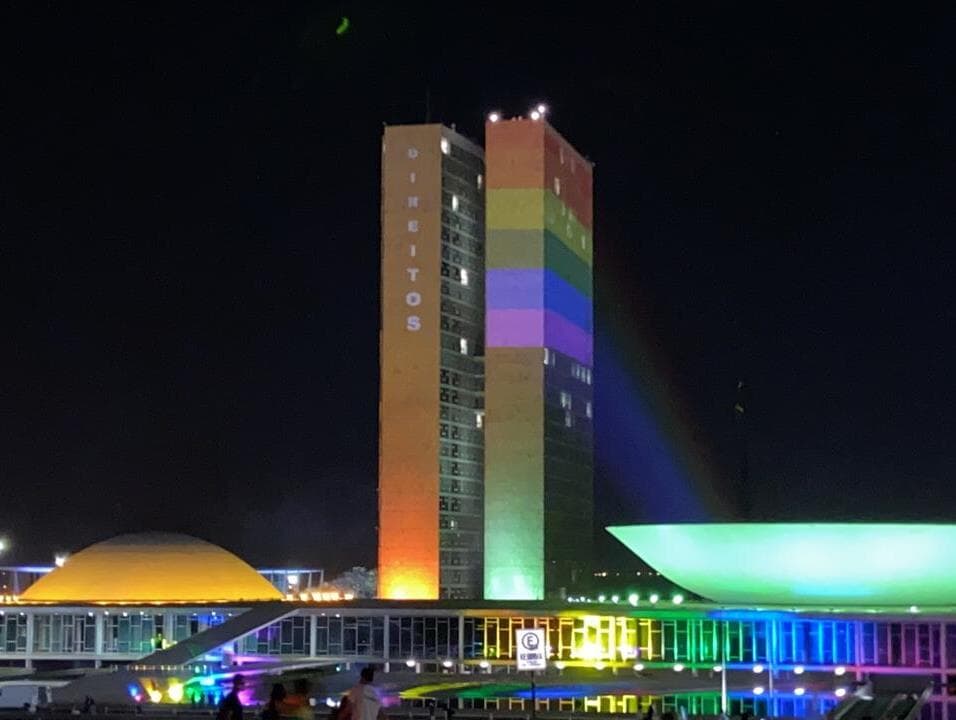 Congresso fica colorido em homenagem ao Dia do Orgulho LGBTI