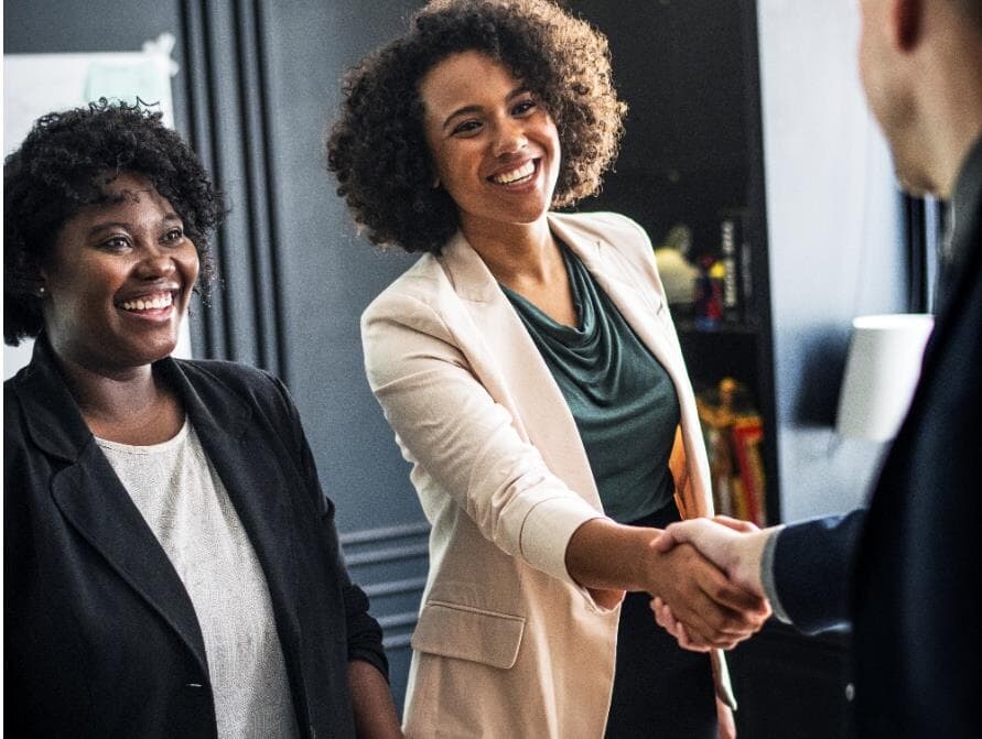 Relações institucionais e governamentais: carreira cada vez mais feminina