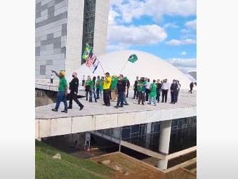 Bolsonaristas tentam invadir o Congresso Nacional: "Acabou, porra"