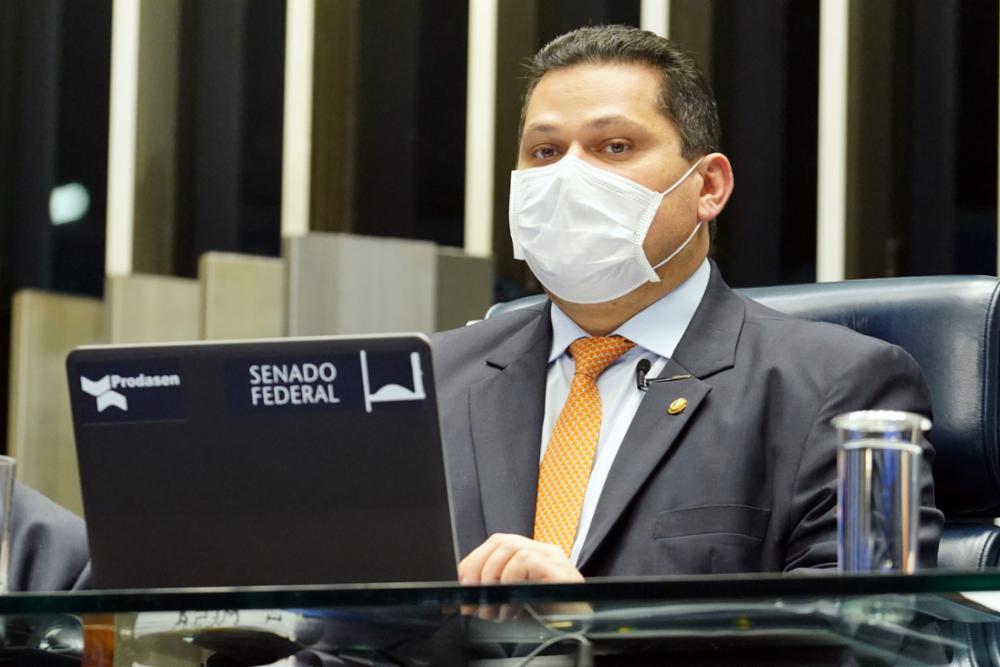 Congresso cancela recesso parlamentar de julho para enfrentar pandemia