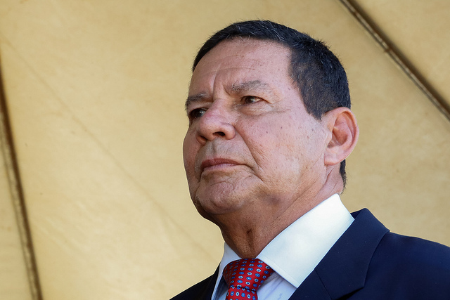 Vice-presidente Mourão fez exame para covid-19 e aguarda resultado