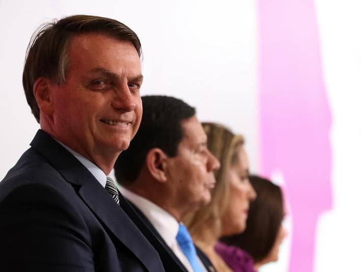 Em discurso, Bolsonaro convoca atos do dia 15: "não é contra o Congresso"