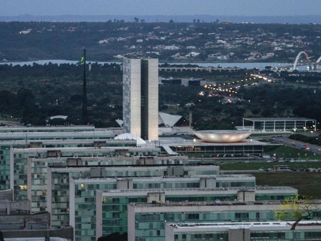 Frente parlamentar se arma contra reforma que atingirá servidor público