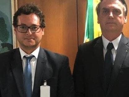 Chefe da Secom vai continuar no governo, indica Bolsonaro