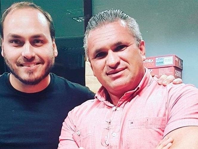 Deputado do PSL chama filho de Bolsonaro de "Carluxa"