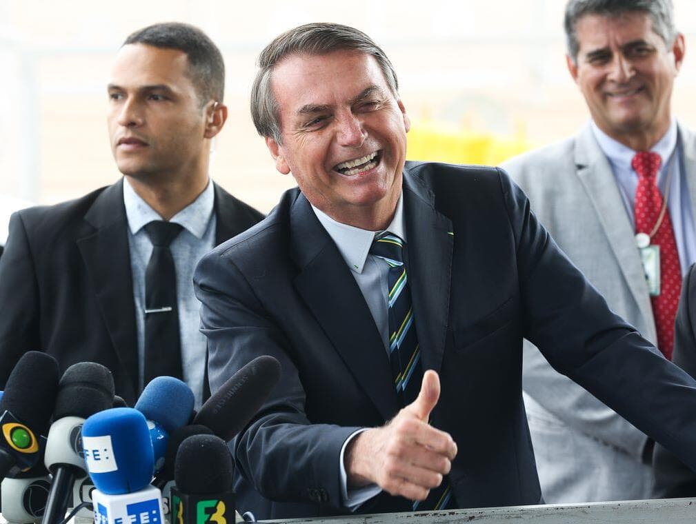 Bolsonaro recebe alta após passar a noite no hospital