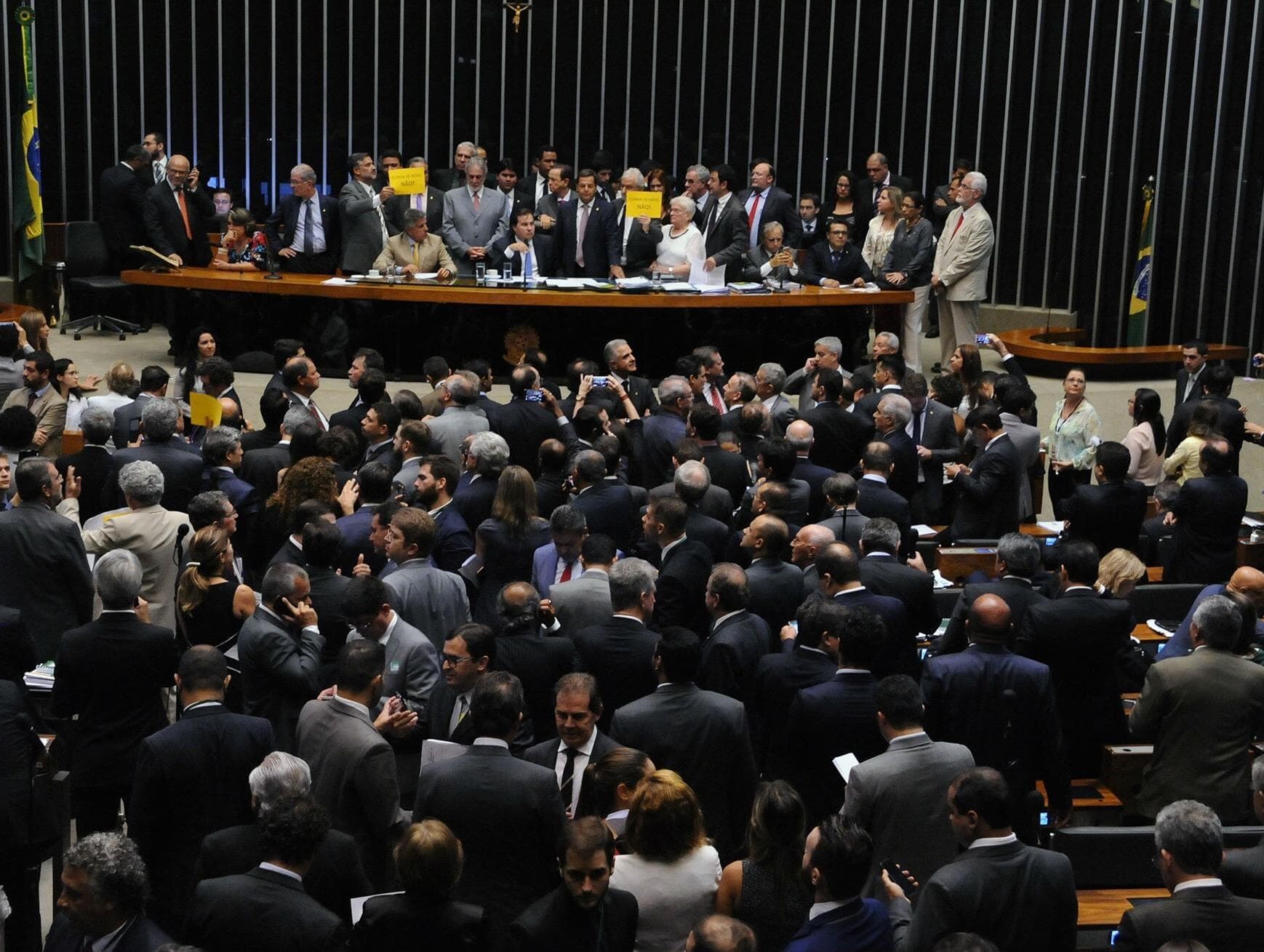 Orçamento, MP do Coaf e Saneamento: a reta final do Congresso