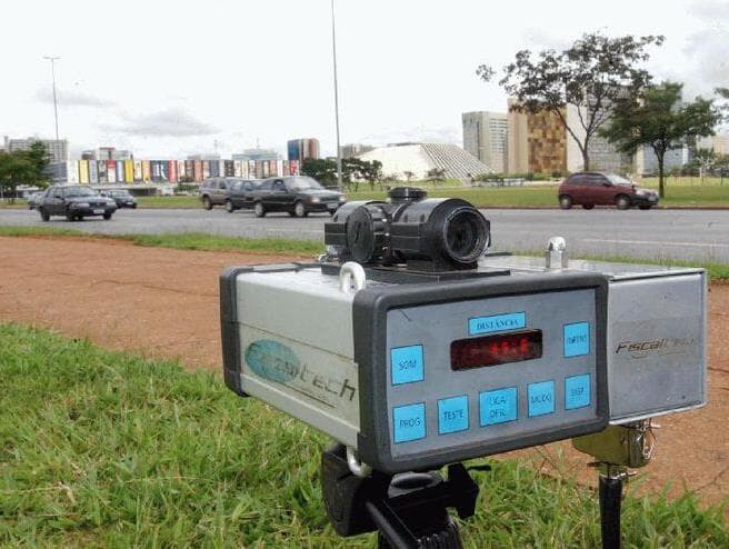 AGU vai recorrer contra volta de radares móveis, diz Bolsonaro