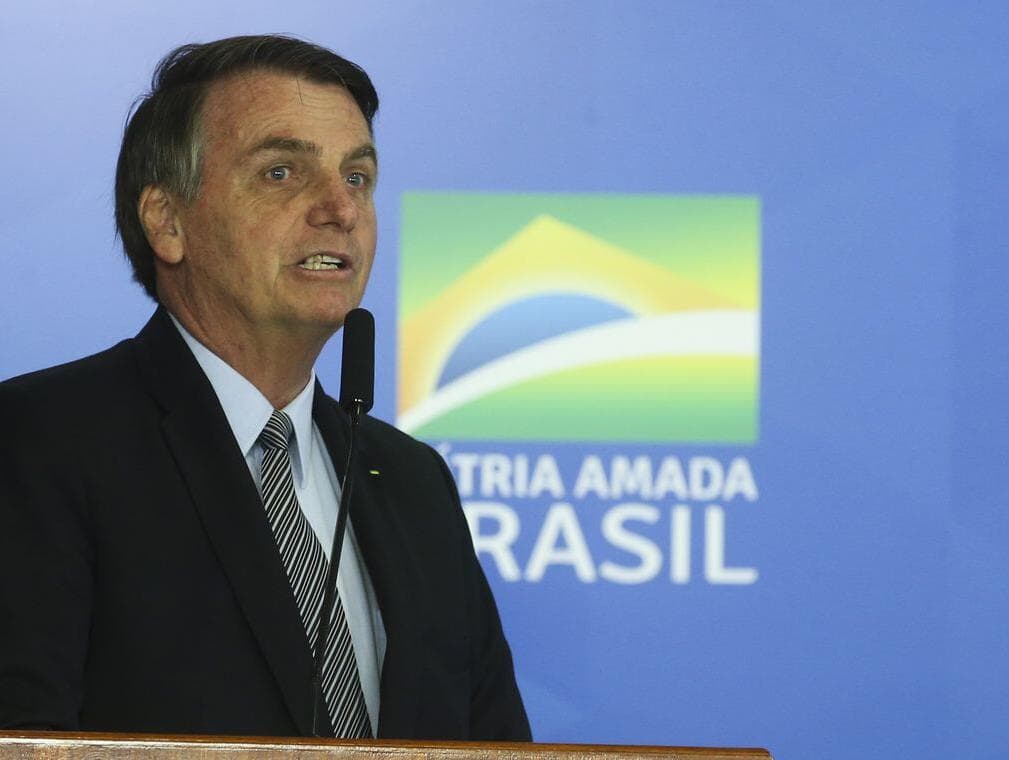 Campanha de Bolsonaro teve 11 milhões de santinhos não declarados  à Justiça Eleitoral