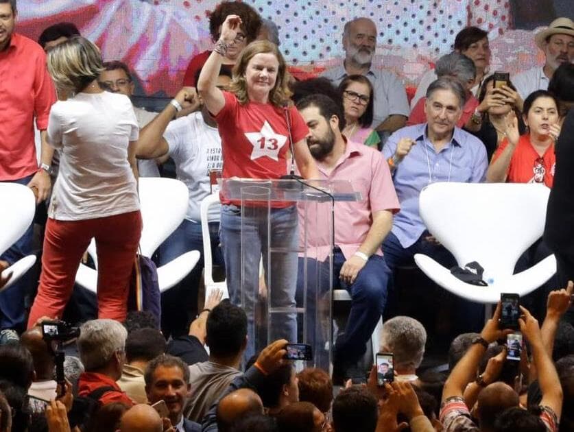 Gleisi é reeleita presidente do PT: "Quero Moro preso e Lula presidente"