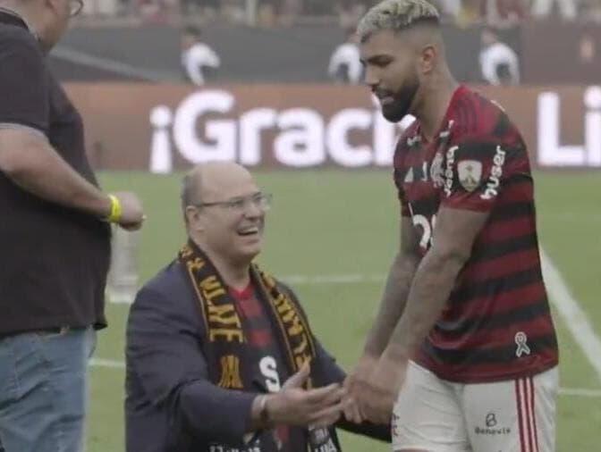 Gabigol ignora Witzel na celebração do título do Flamengo. Veja