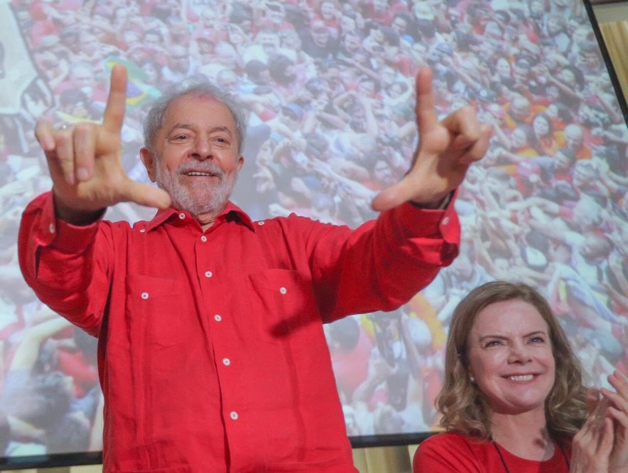 Lula discursa no PT: "Eu tomei a decisão de ser preso"