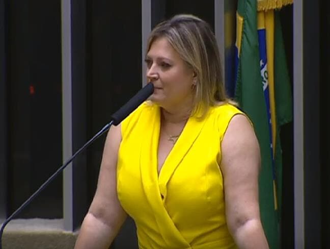 Joice Hasselmann chora e relata ameaça de morte contra ela e filhos. Veja o vídeo