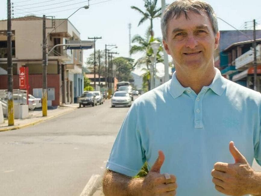 Pedido para Eduardo sair do PSL cita pressão de irmão de Jair Bolsonaro