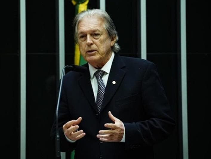 Bivar deve se reunir com parlamentares do PSL para frear racha partidário