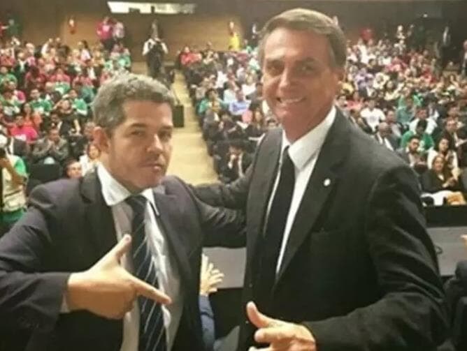 Líder do PSL na Câmara afirma que não fala com Bolsonaro desde a eleição