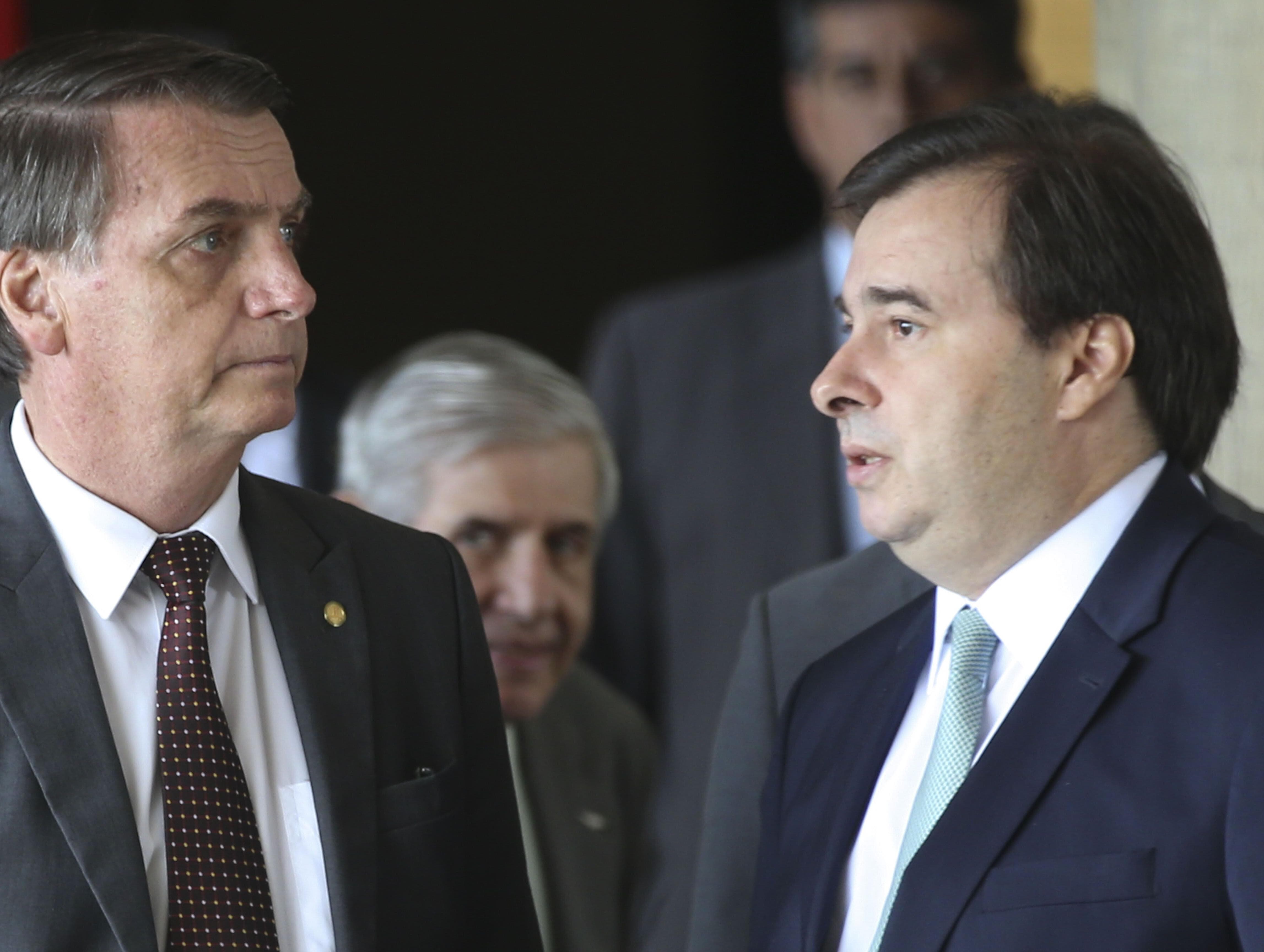 Crise entre Bolsonaro e PSL fortalece Maia e o Congresso