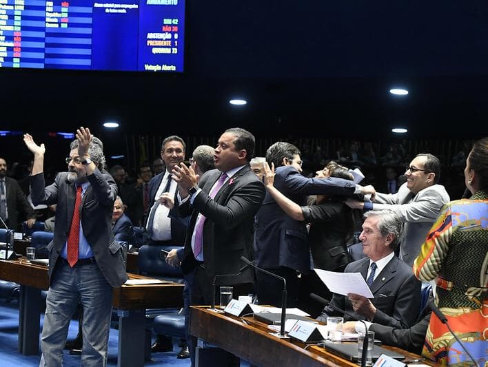 Senado rejeita mudança no abono salarial e impõe derrota ao governo na Previdência