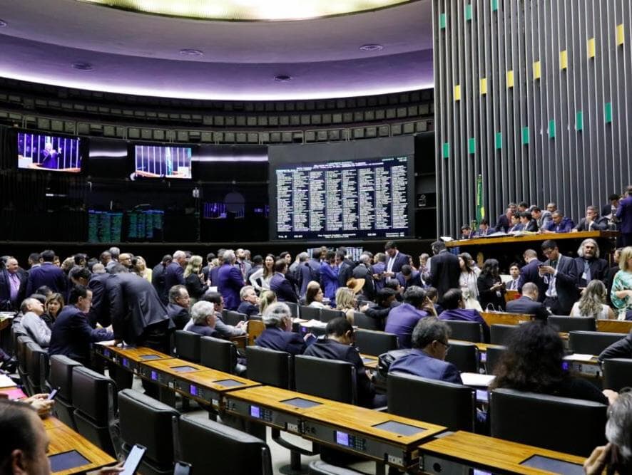 Deputados votam teto de gastos para eleições municipais de 2020