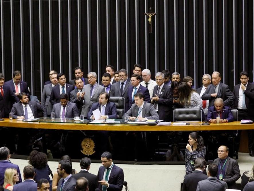 Veja como votaram os deputados no PL sobre novas regras para partidos e eleições