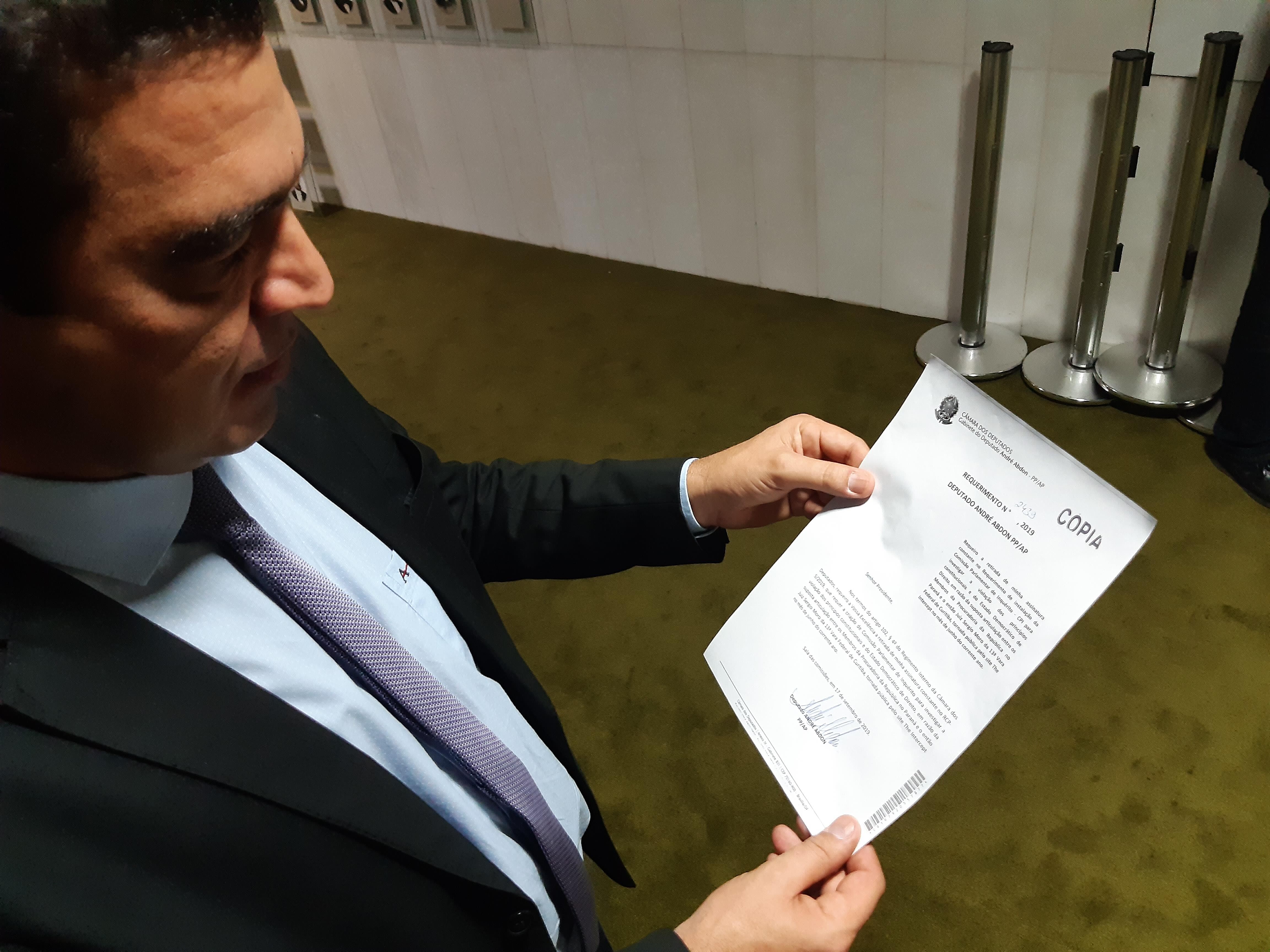 Deputado afirma que assinou enganado o pedido de CPI da Lava Jato