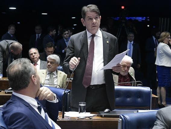 Senado faz acordo para votar divisão de recursos do pré-sal com estados e municípios