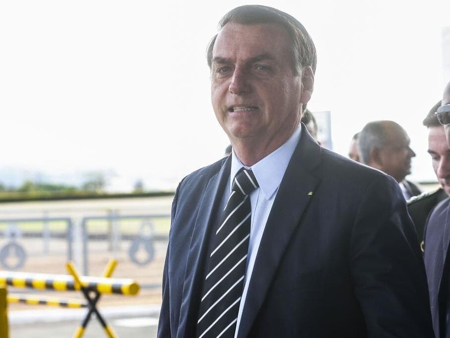 Bolsonaro quer pedido de desculpas de Macron para aceitar ajuda de R$ 83 milhões oferecida pelo G7