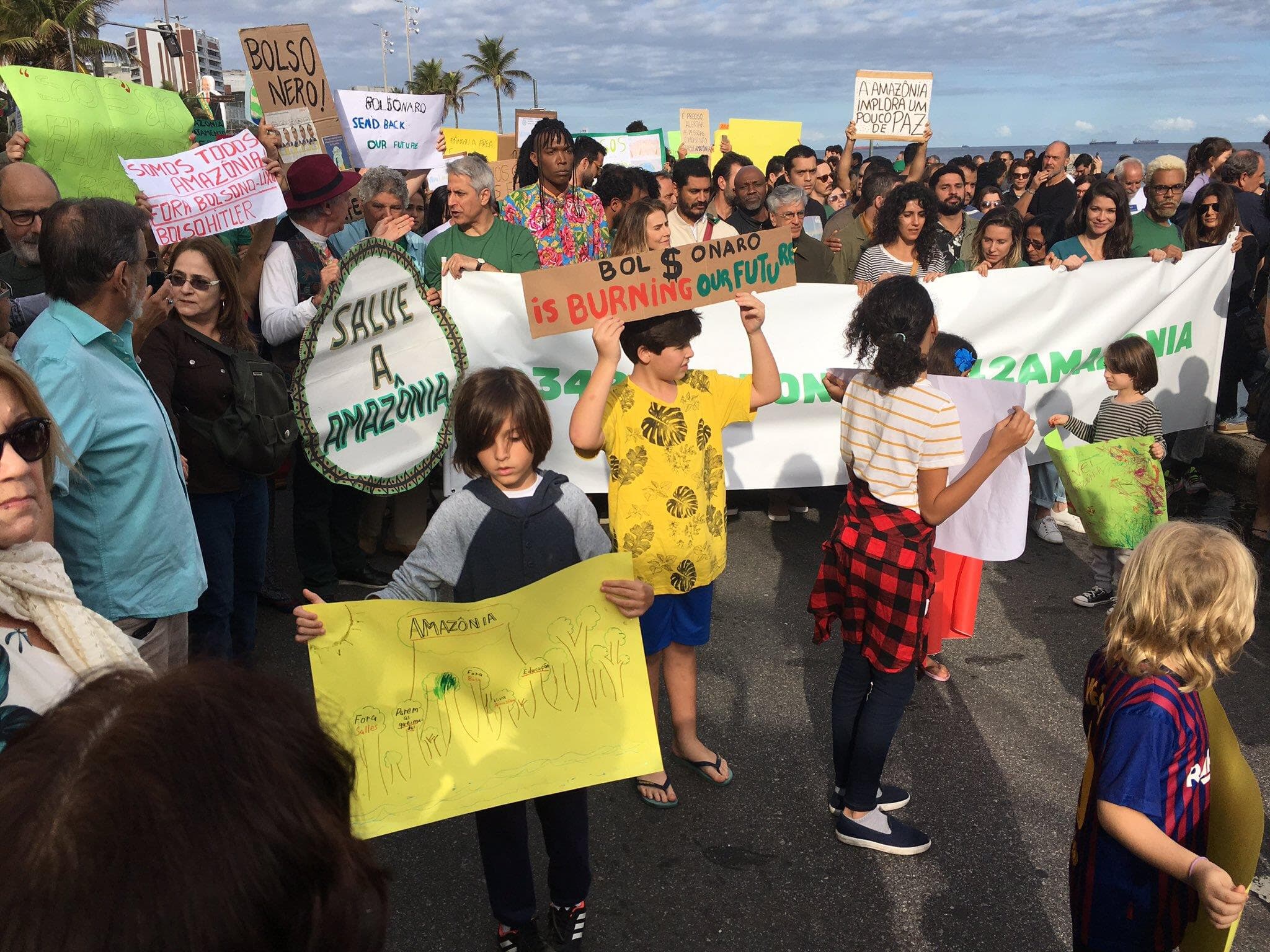 Artistas comandaram protesto contra desmatamento no RJ