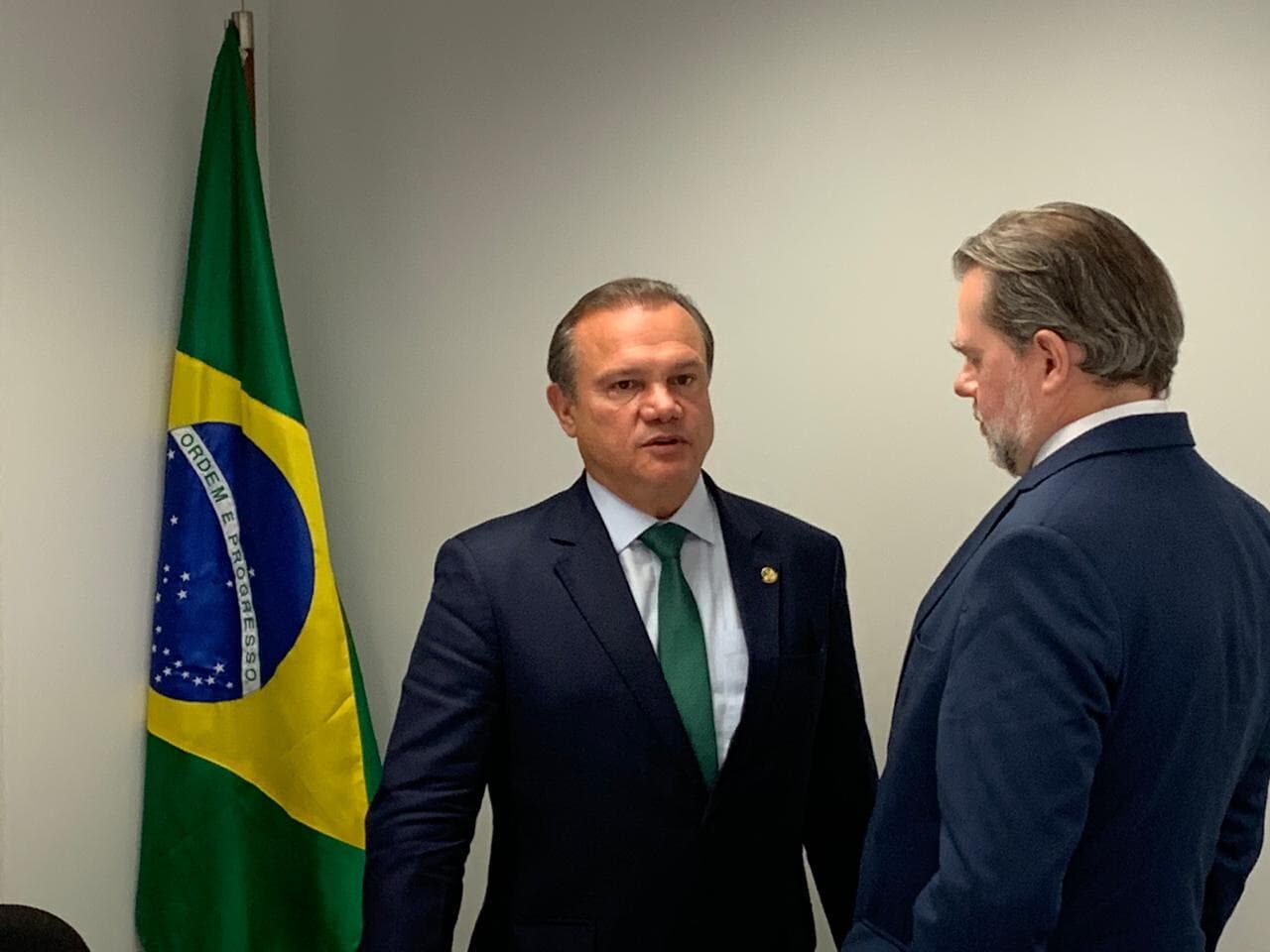 Toffoli conversa com senadores contrários ao impeachment