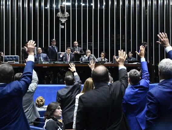 Previdência divide oposição no Senado, indica levantamento