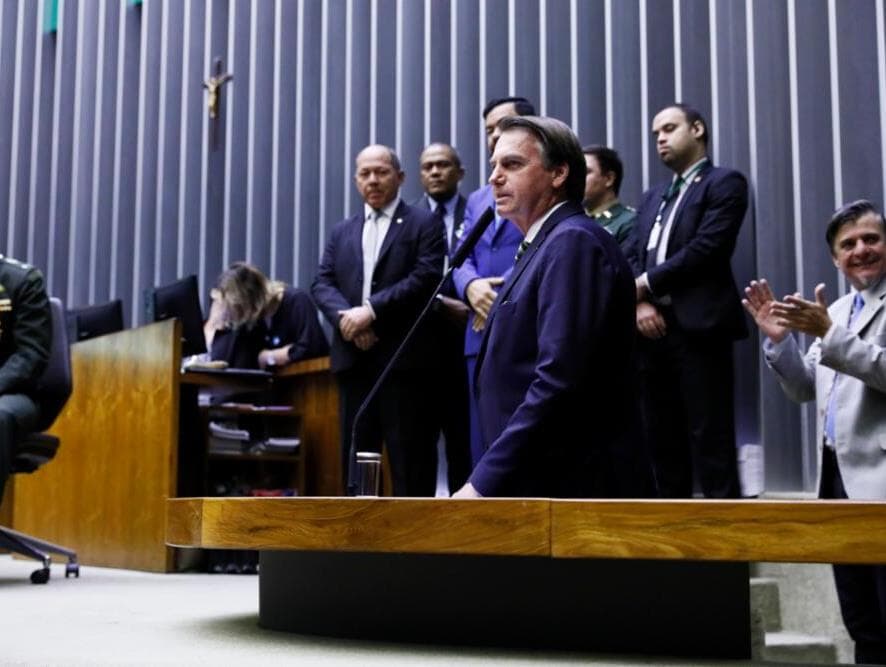 Bolsonaro: críticas reforçam indicação de Eduardo à embaixada