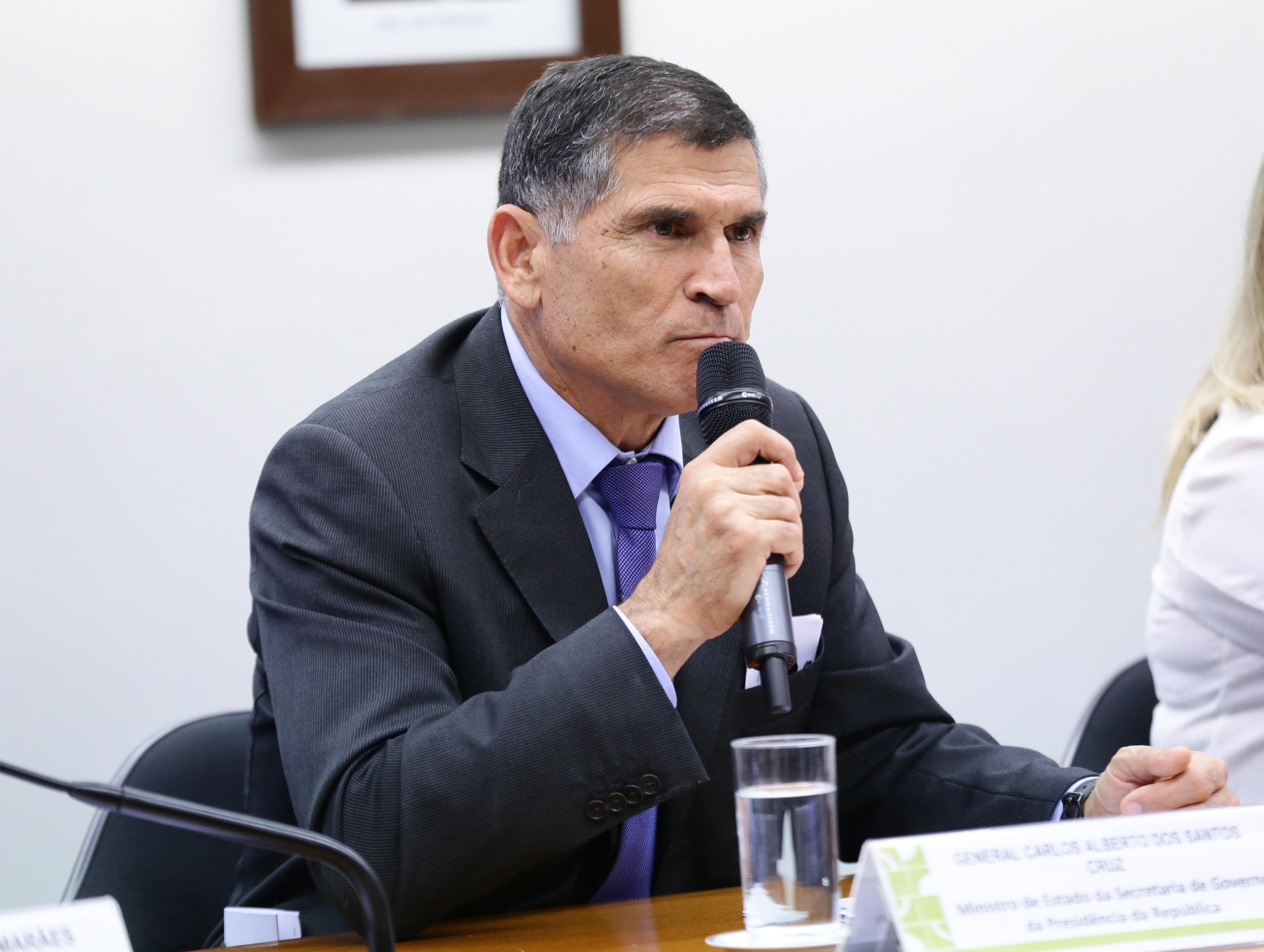 General Santos Cruz é demitido por Bolsonaro