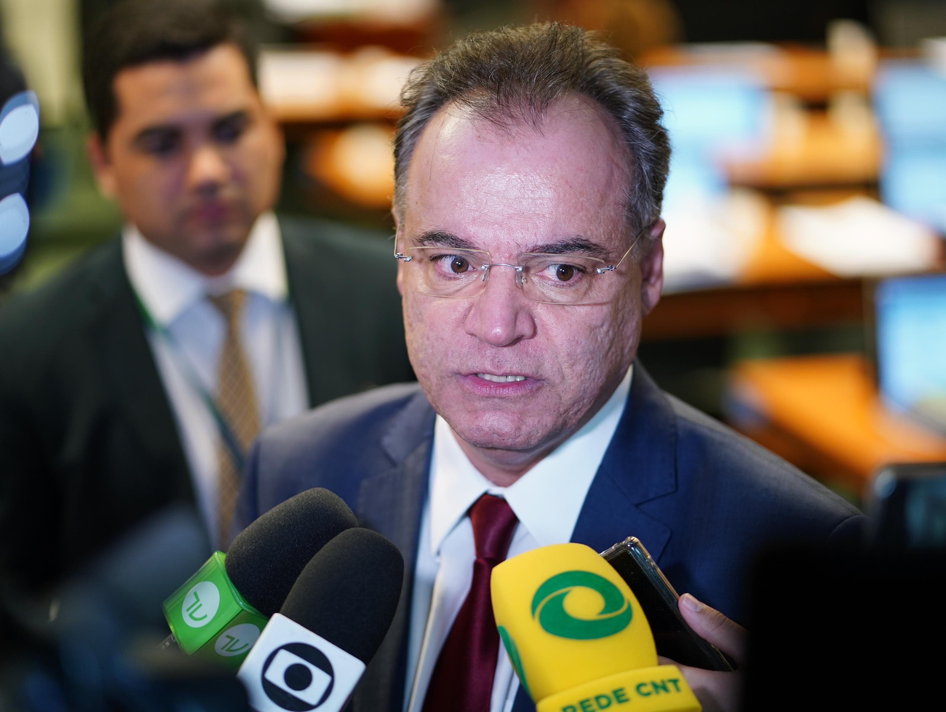 Samuel Moreira adia apresentação de relatório sobre Previdência para negociar com governadores e deputados