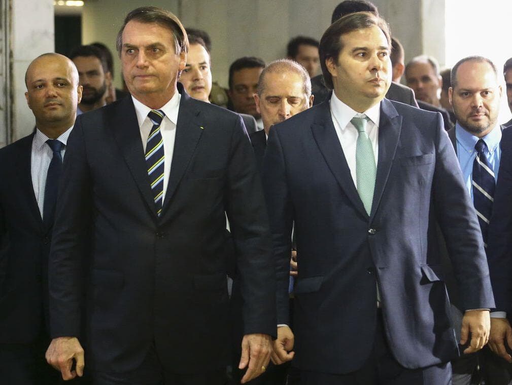 Maia e outros parlamentares criticam ideia do "Peso Real" dita por Bolsonaro