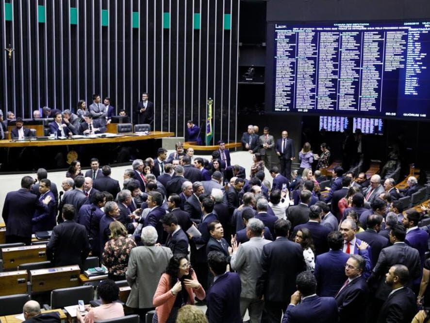 Câmara aprova redução ministerial de Bolsonaro, mas tira Coaf de Moro