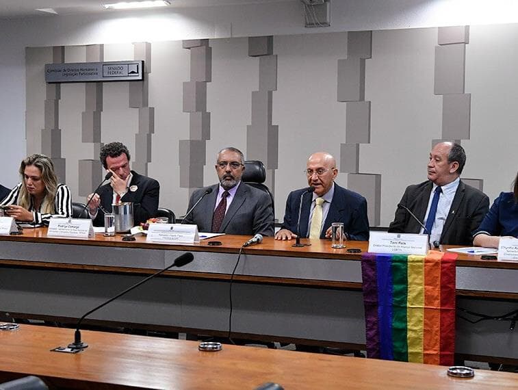 Lideranças LGBTI+ defendem criminalização da homofobia em debate no Senado