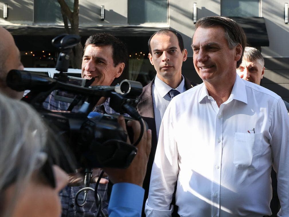 Bolsonaro fala de investigação sobre Flávio: "Querem me atingir? Eu abro meu sigilo. Não vão me pegar"