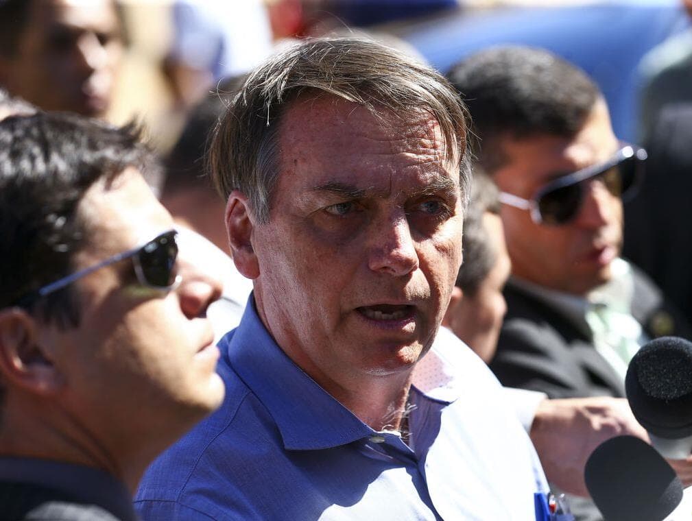 Se escola tiver partido, que tenha os dois lados, diz Bolsonaro