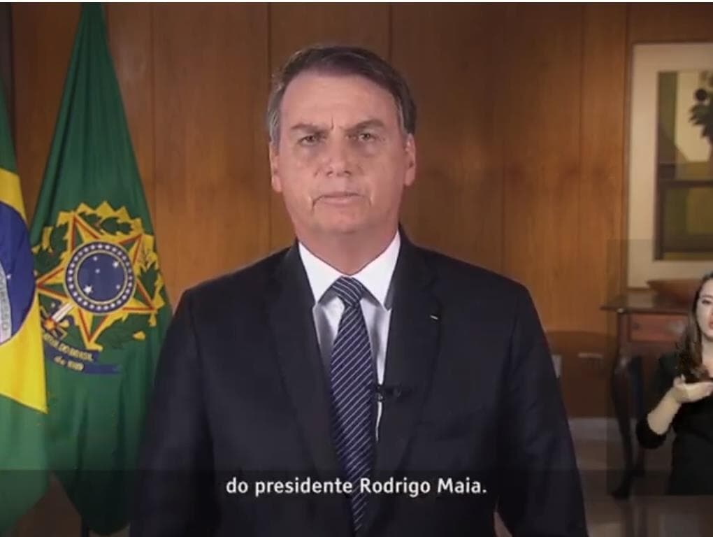 Em pronunciamento, Bolsonaro agradece a Maia por aprovação da reforma na CCJ